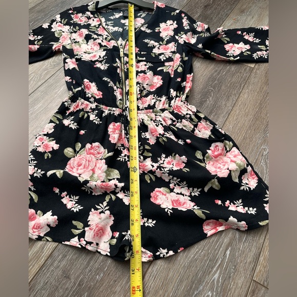 🛍️ Justify Zipper front floral romper shorts.great condition. - Picture 6 of 9